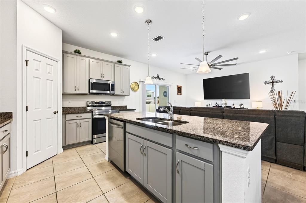 For Sale: $425,000 (4 beds, 3 baths, 2030 Square Feet)