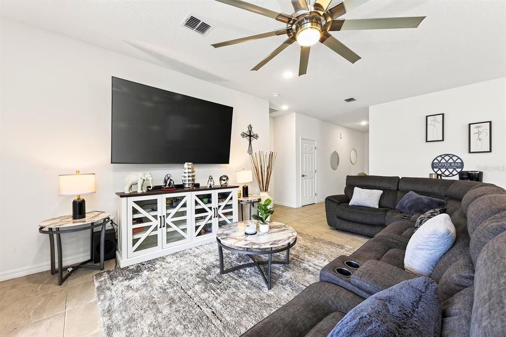 For Sale: $425,000 (4 beds, 3 baths, 2030 Square Feet)