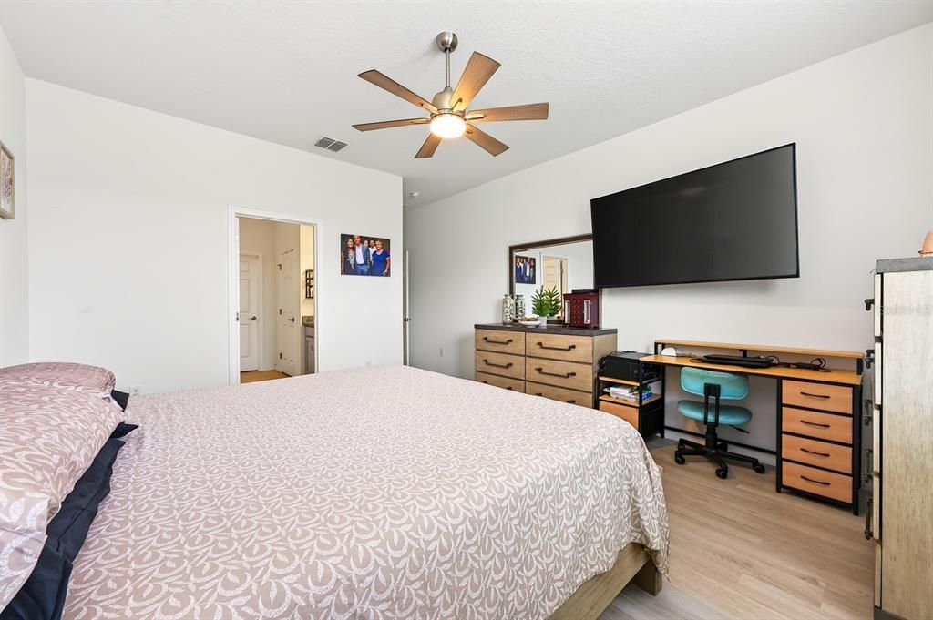 For Sale: $425,000 (4 beds, 3 baths, 2030 Square Feet)