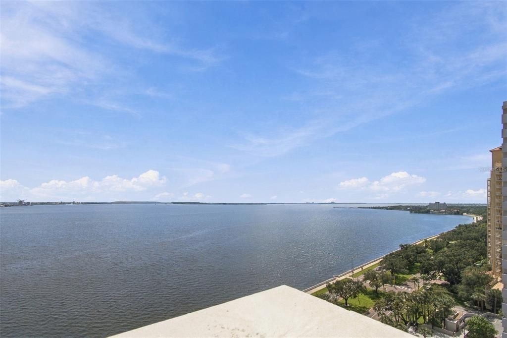 For Sale: $349,000 (2 beds, 2 baths, 838 Square Feet)