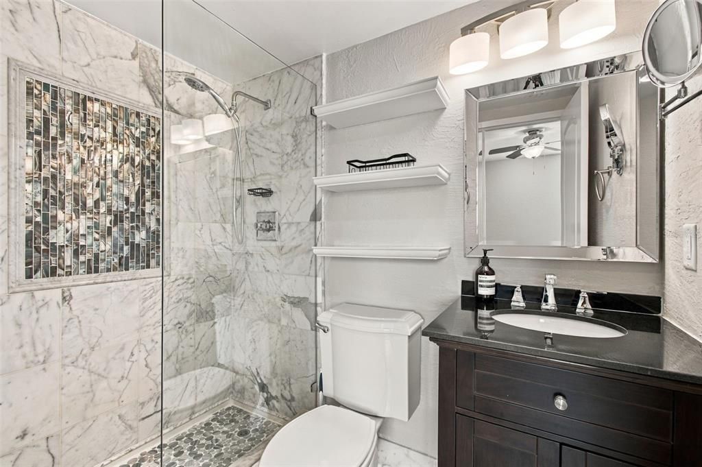 For Sale: $349,000 (2 beds, 2 baths, 838 Square Feet)