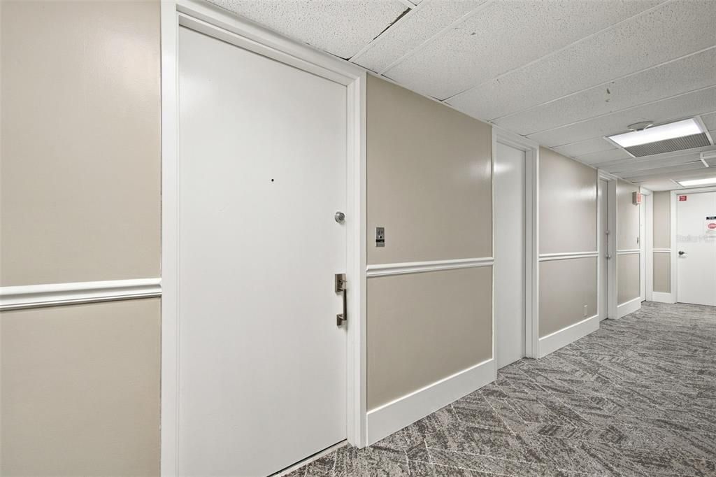 For Sale: $349,000 (2 beds, 2 baths, 838 Square Feet)