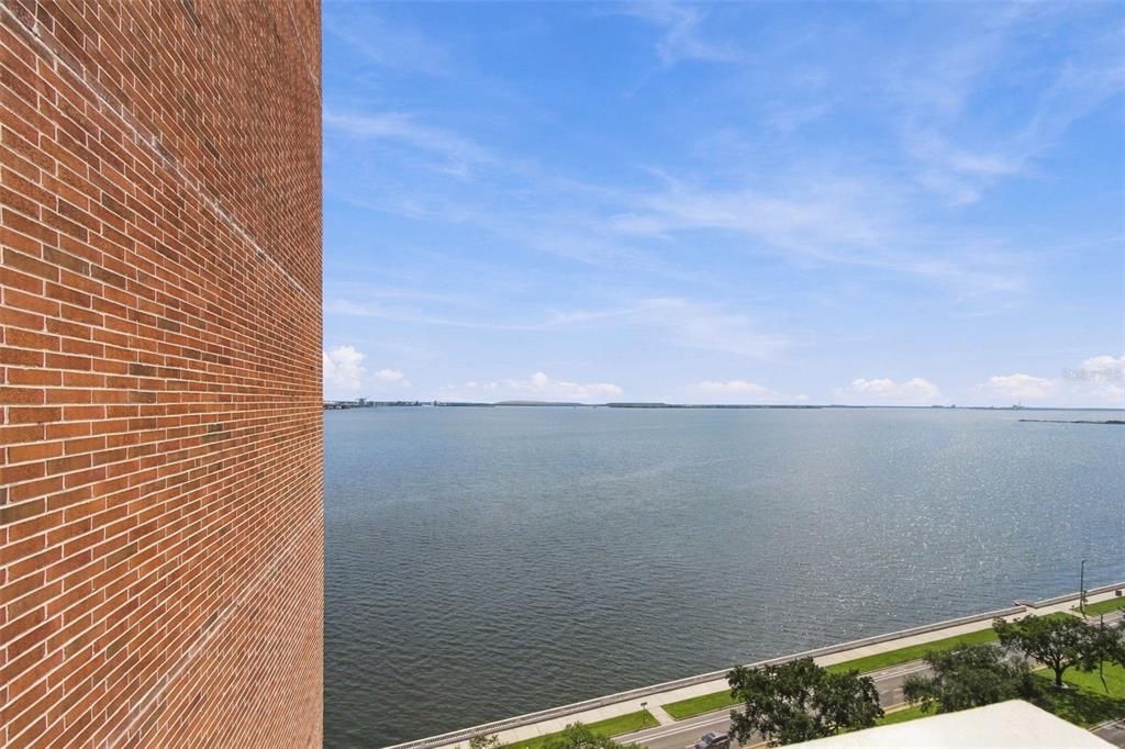 For Sale: $349,000 (2 beds, 2 baths, 838 Square Feet)