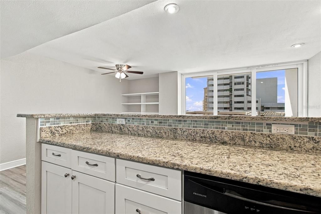 For Sale: $349,000 (2 beds, 2 baths, 838 Square Feet)