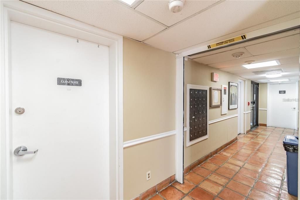 For Sale: $349,000 (2 beds, 2 baths, 838 Square Feet)