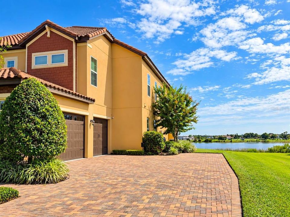 For Sale: $2,400,000 (6 beds, 6 baths, 5572 Square Feet)