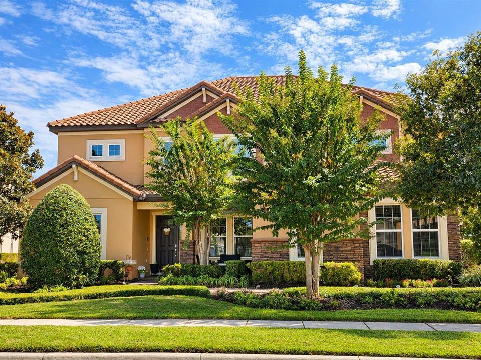 For Sale: $2,400,000 (6 beds, 6 baths, 5572 Square Feet)