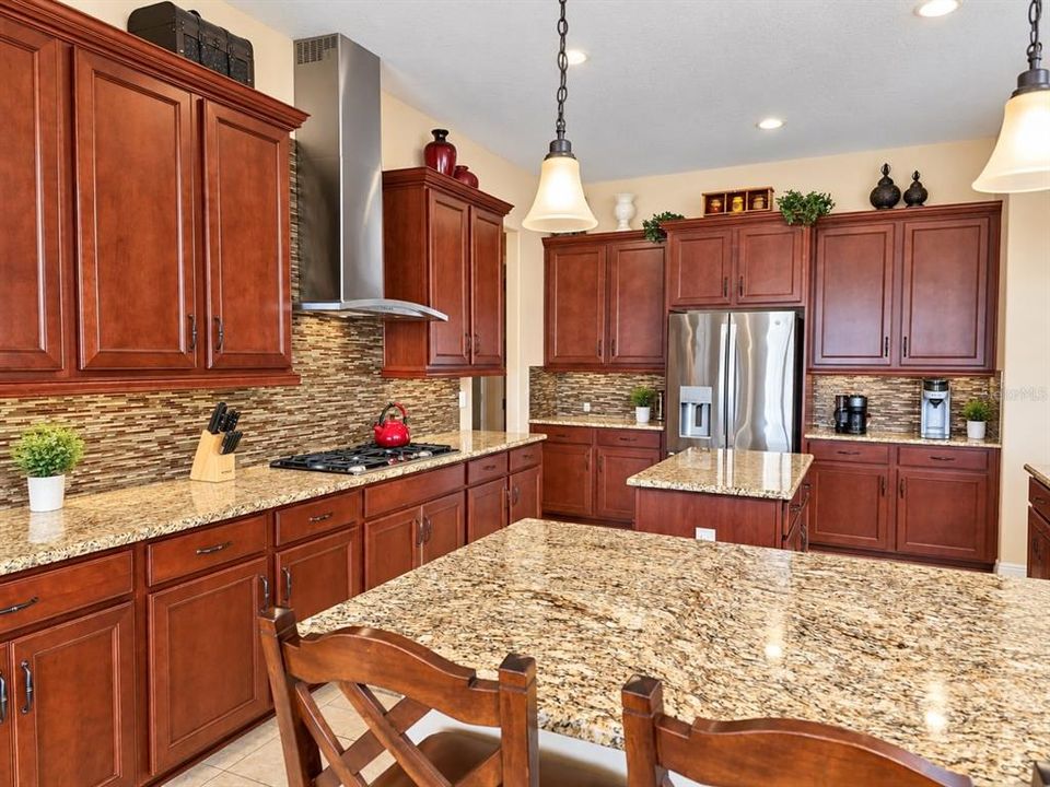 For Sale: $2,400,000 (6 beds, 6 baths, 5572 Square Feet)