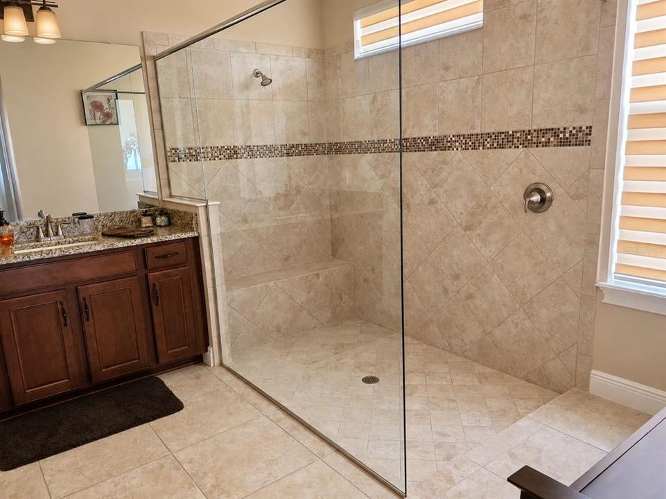 For Sale: $2,400,000 (6 beds, 6 baths, 5572 Square Feet)