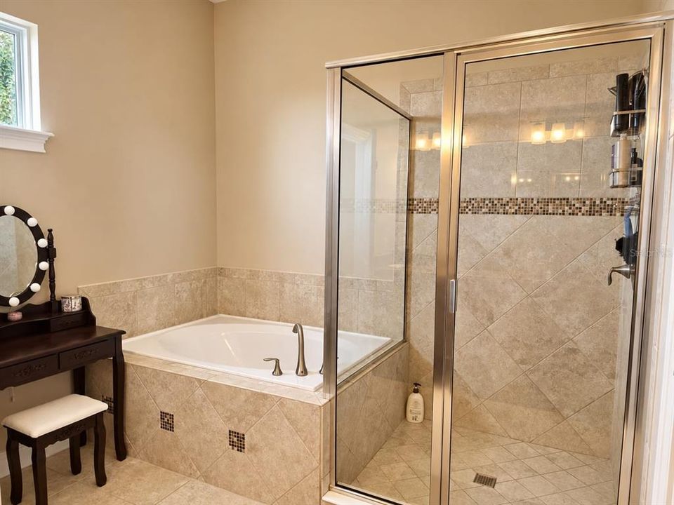 For Sale: $2,400,000 (6 beds, 6 baths, 5572 Square Feet)