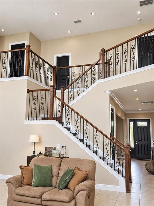 For Sale: $2,400,000 (6 beds, 6 baths, 5572 Square Feet)