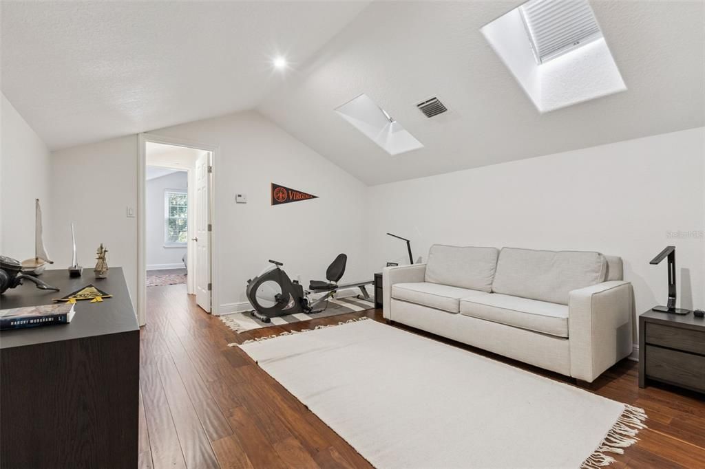 For Sale: $1,100,000 (5 beds, 4 baths, 3621 Square Feet)