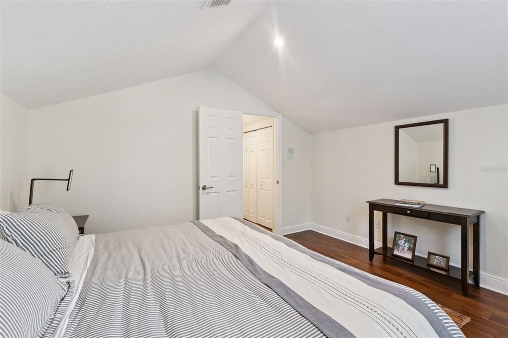 For Sale: $1,100,000 (5 beds, 4 baths, 3621 Square Feet)
