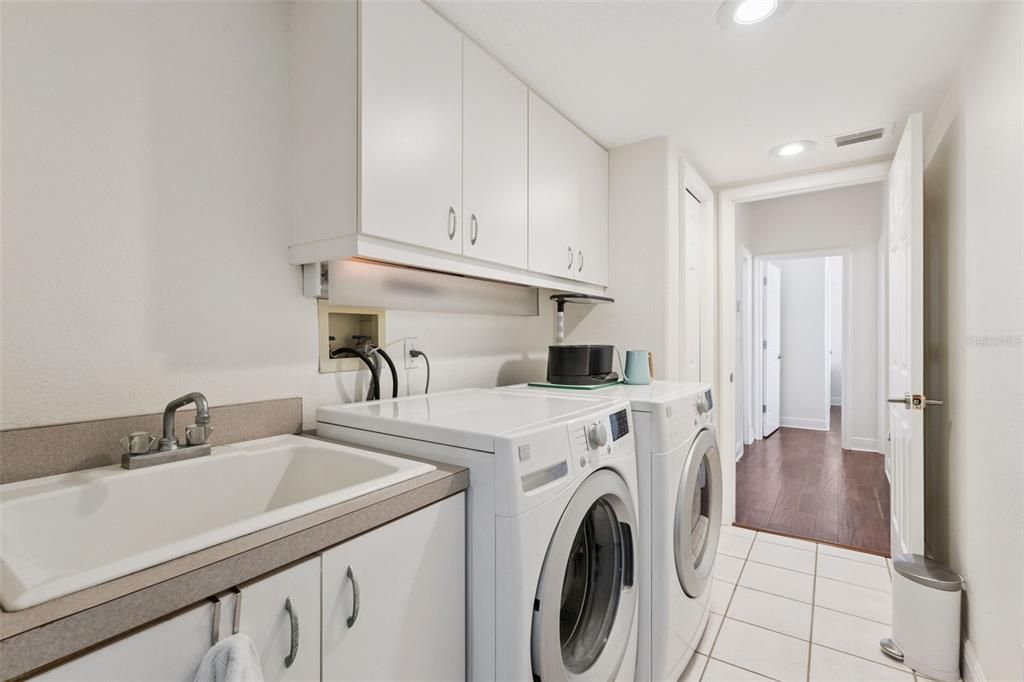 For Sale: $1,100,000 (5 beds, 4 baths, 3621 Square Feet)