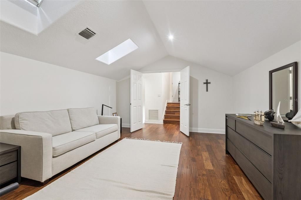 For Sale: $1,100,000 (5 beds, 4 baths, 3621 Square Feet)