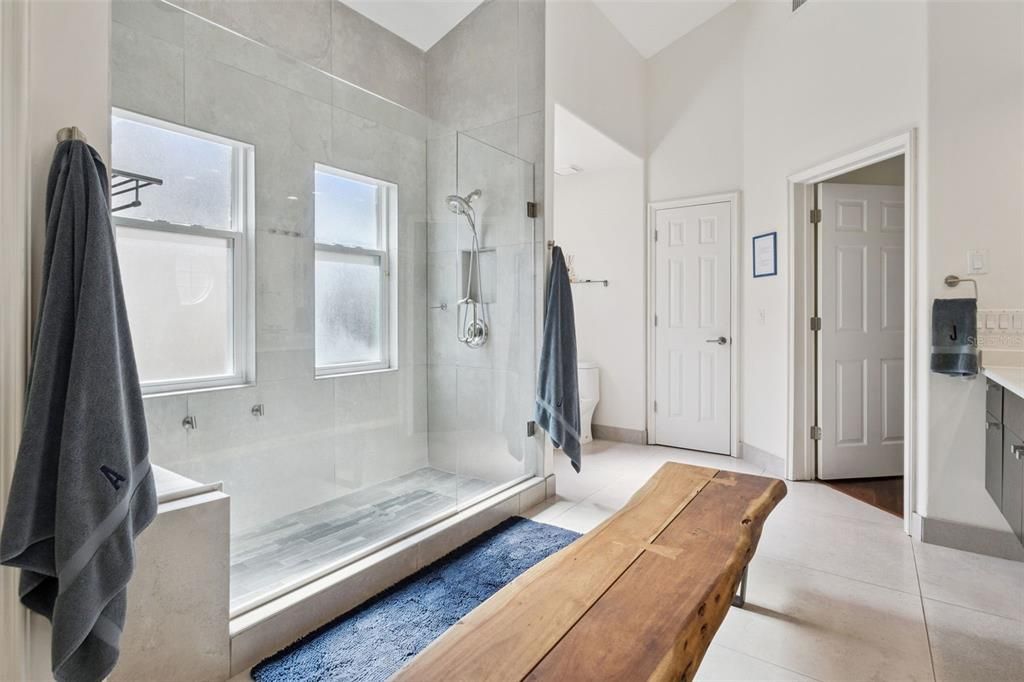 For Sale: $1,100,000 (5 beds, 4 baths, 3621 Square Feet)