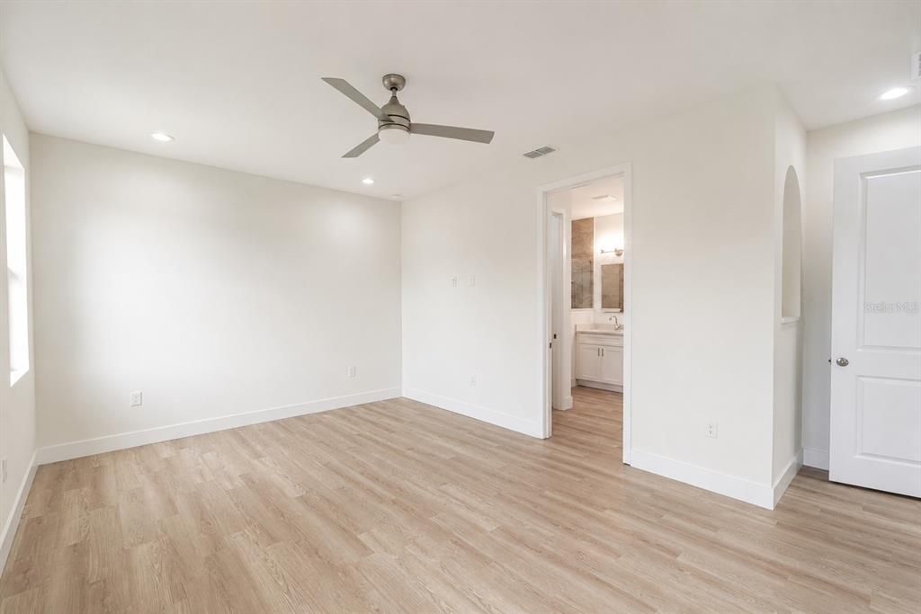 For Sale: $346,000 (4 beds, 2 baths, 1936 Square Feet)