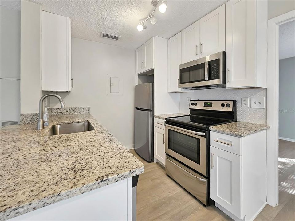 For Rent: $1,600 (2 beds, 2 baths, 912 Square Feet)