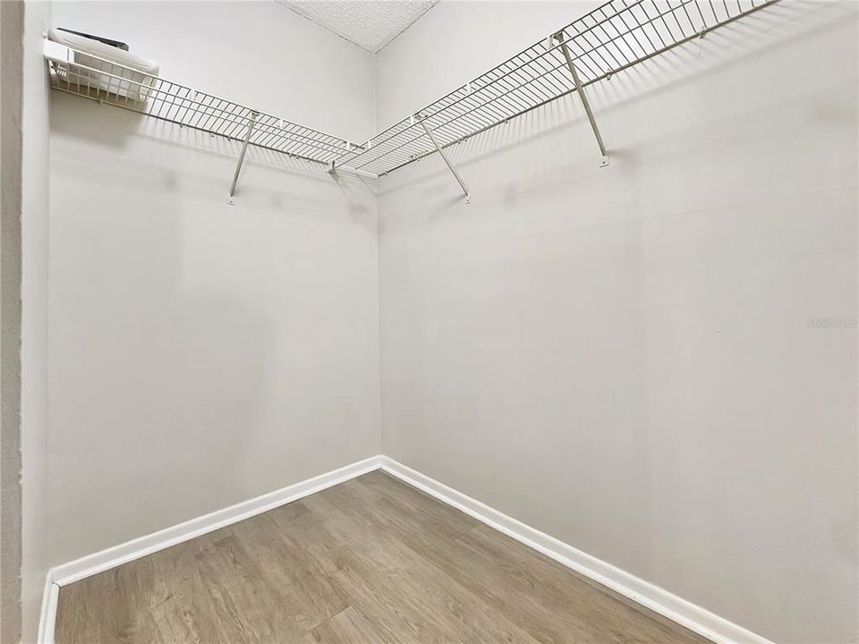For Rent: $1,600 (2 beds, 2 baths, 912 Square Feet)