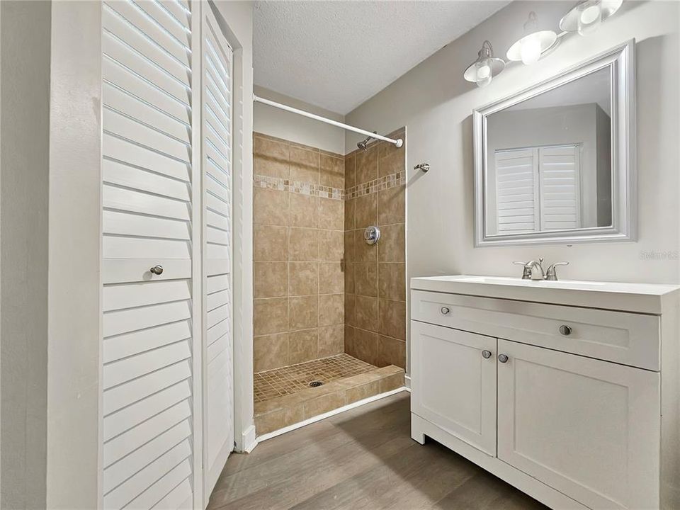 For Rent: $1,600 (2 beds, 2 baths, 912 Square Feet)
