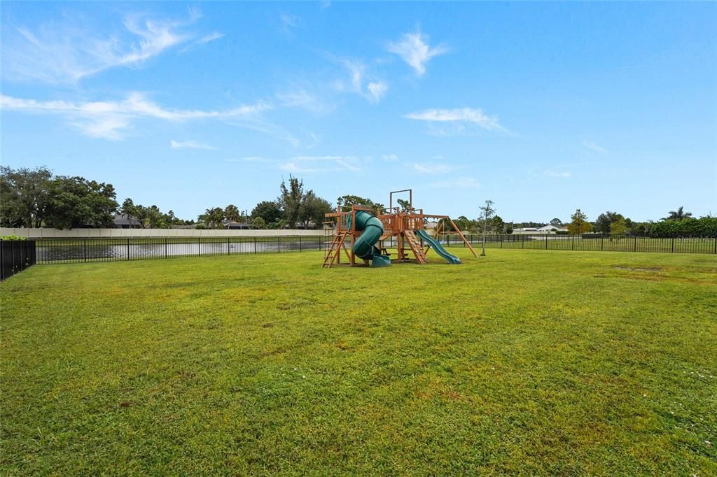 En Venta: $1,250,000 (4 camas, 4 baños, 3148 Pies cuadrados)