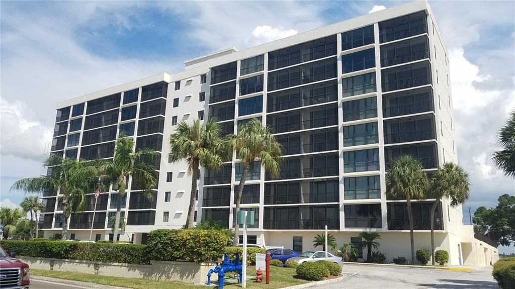 For Sale: $258,000 (2 beds, 2 baths, 1290 Square Feet)
