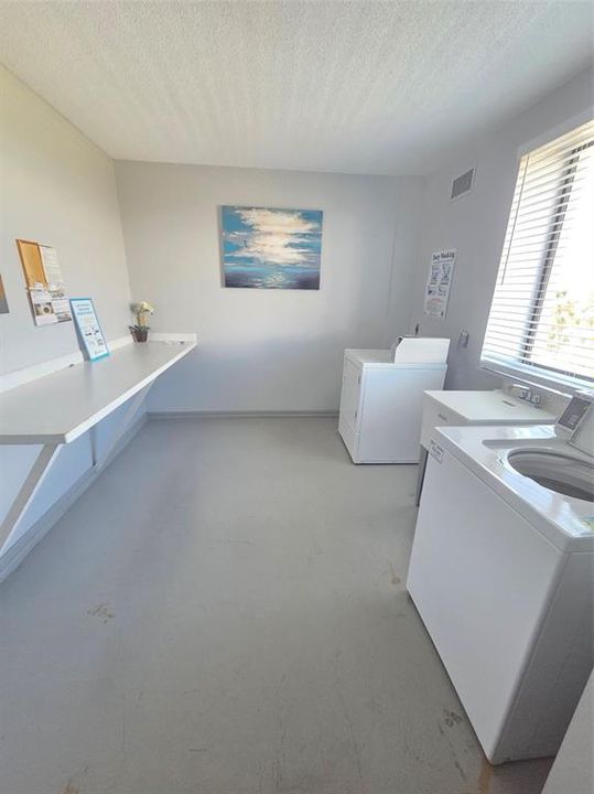 For Sale: $258,000 (2 beds, 2 baths, 1290 Square Feet)