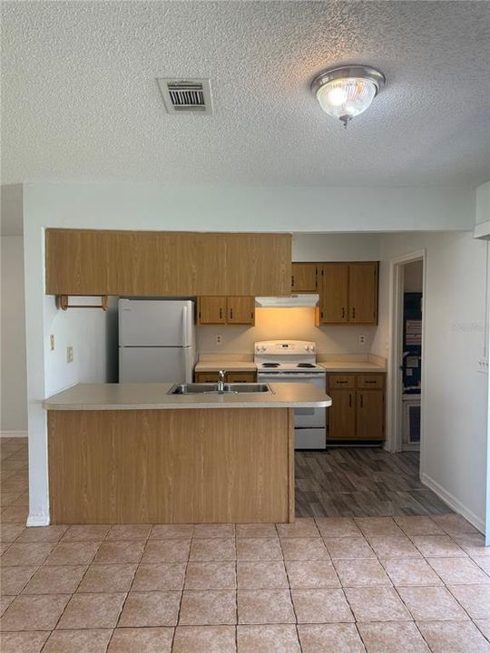 For Rent: $1,350 (2 beds, 2 baths, 1113 Square Feet)