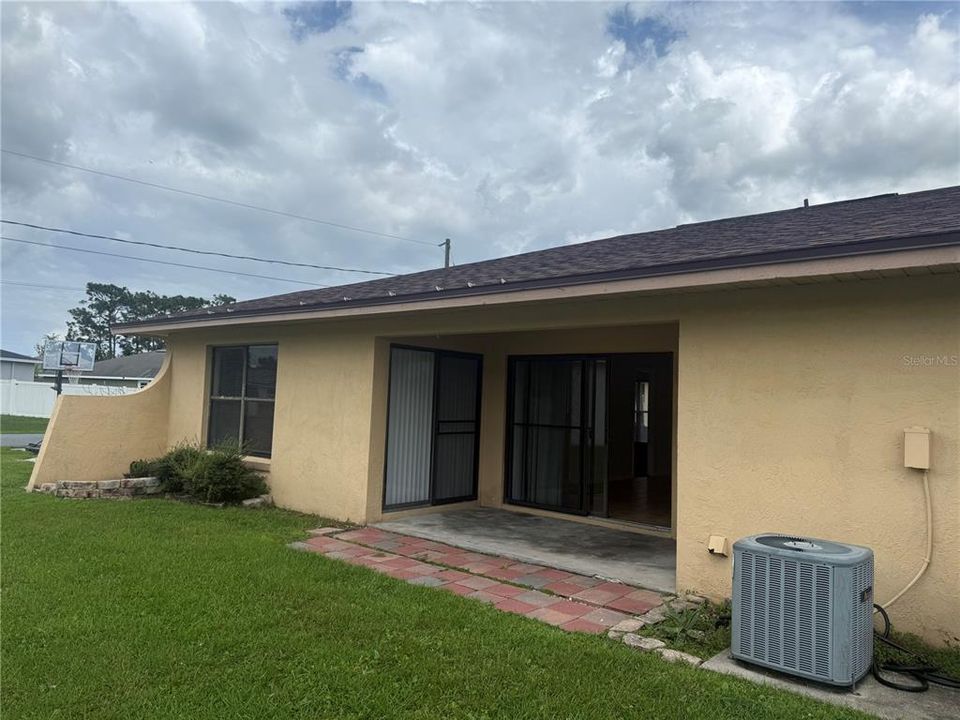 For Rent: $1,350 (2 beds, 2 baths, 1113 Square Feet)