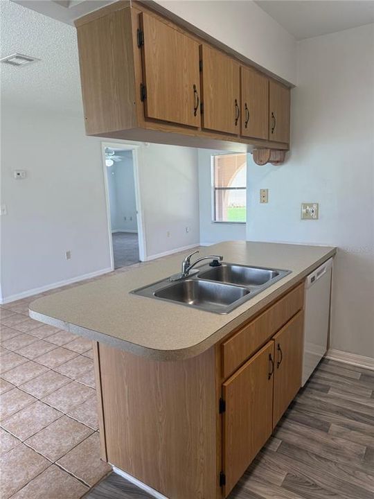 For Rent: $1,350 (2 beds, 2 baths, 1113 Square Feet)