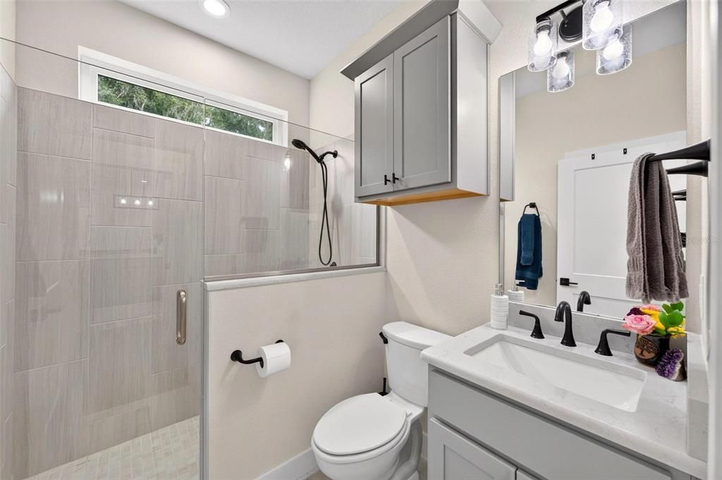 На продажу: $190,000 (2 спален, 2 ванн, 772 Квадратных фут)