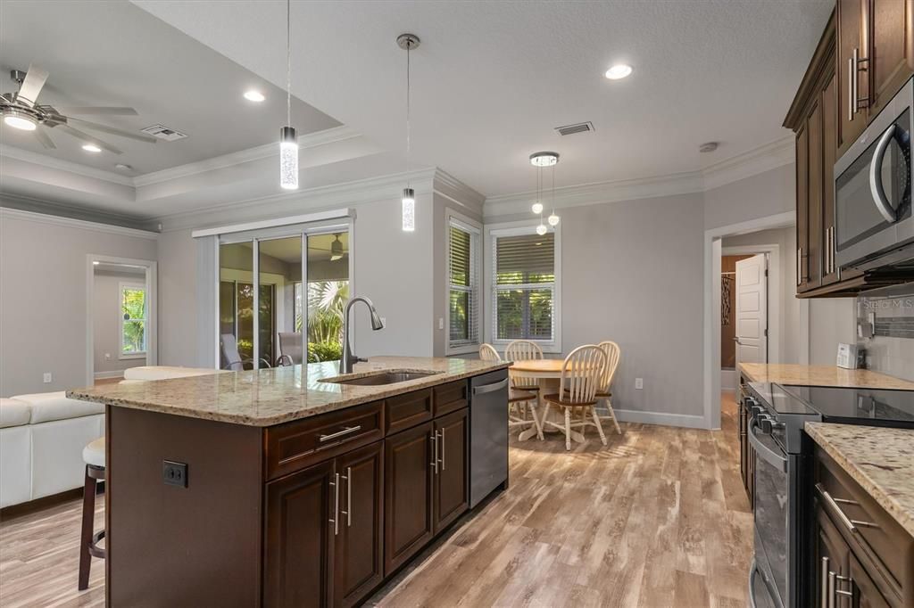 For Sale: $472,500 (3 beds, 2 baths, 1834 Square Feet)