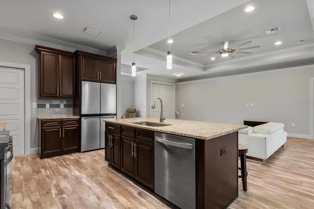 For Sale: $472,500 (3 beds, 2 baths, 1834 Square Feet)