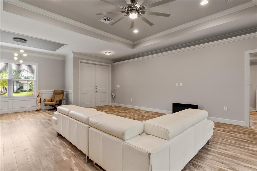 For Sale: $472,500 (3 beds, 2 baths, 1834 Square Feet)