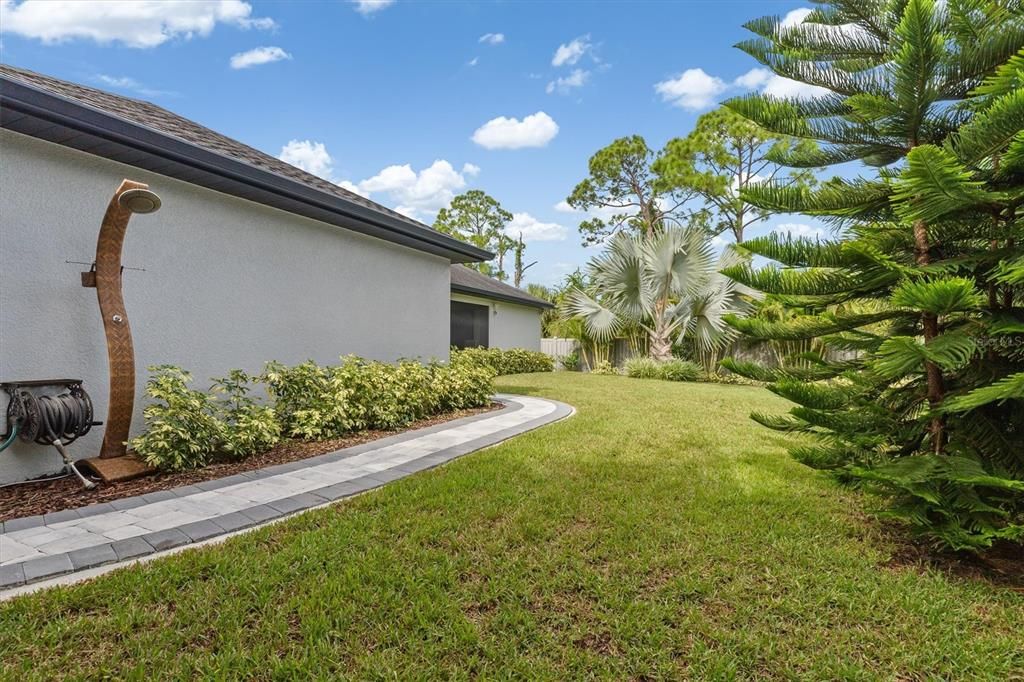 For Sale: $472,500 (3 beds, 2 baths, 1834 Square Feet)