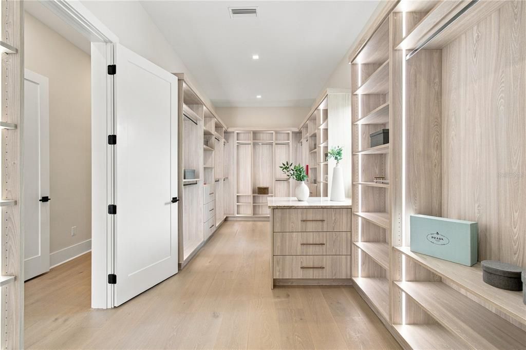 For Sale: $2,590,000 (5 beds, 4 baths, 4859 Square Feet)
