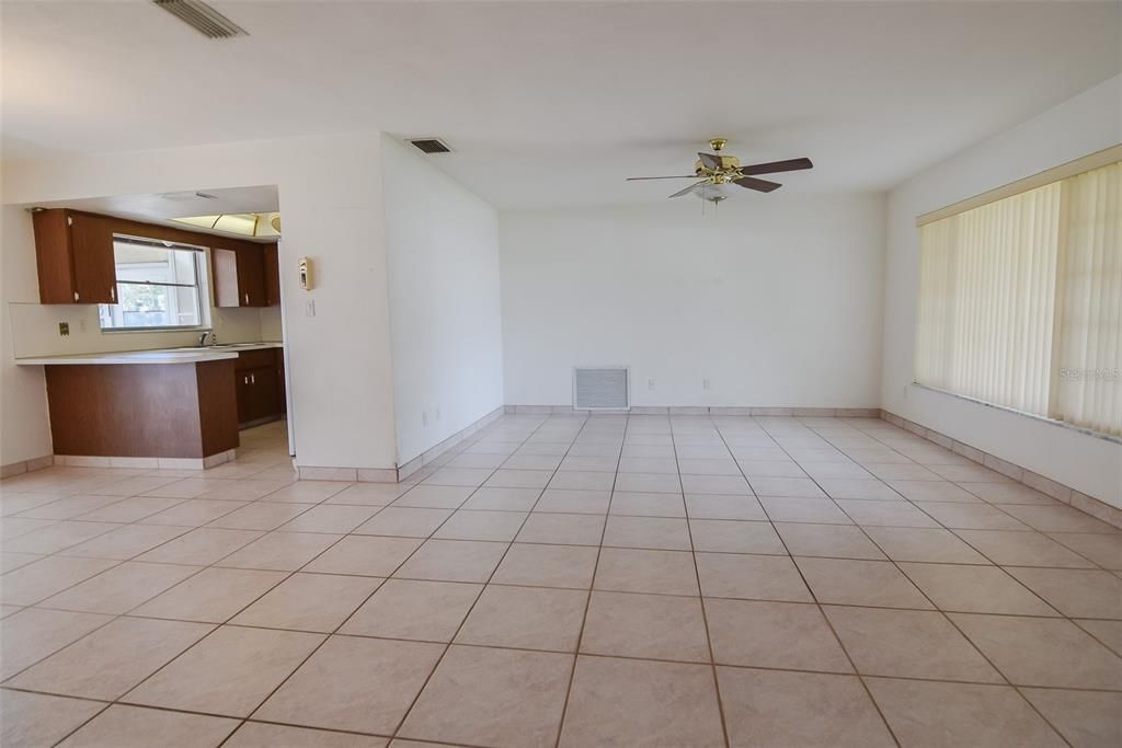 For Sale: $369,900 (2 beds, 2 baths, 1116 Square Feet)