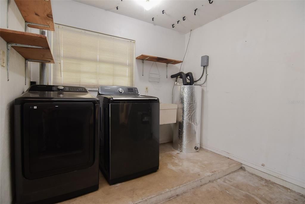For Sale: $369,900 (2 beds, 2 baths, 1116 Square Feet)