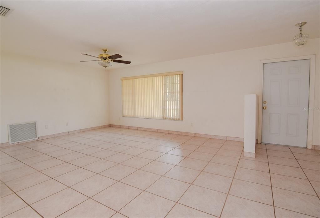 For Sale: $369,900 (2 beds, 2 baths, 1116 Square Feet)