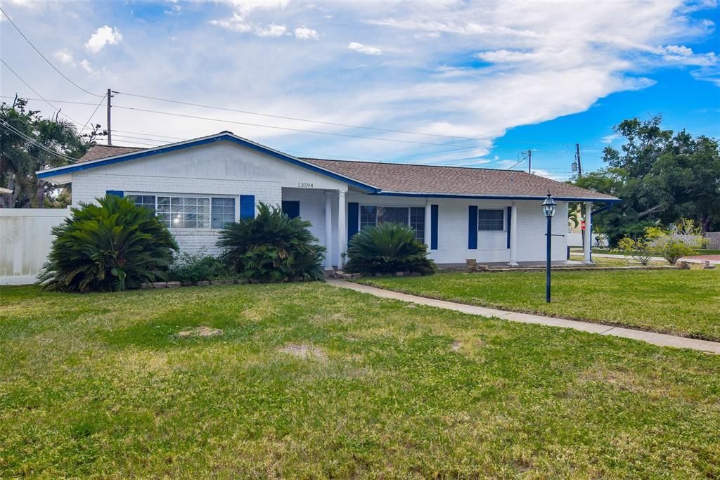 For Sale: $369,900 (2 beds, 2 baths, 1116 Square Feet)