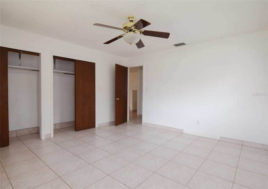 For Sale: $369,900 (2 beds, 2 baths, 1116 Square Feet)