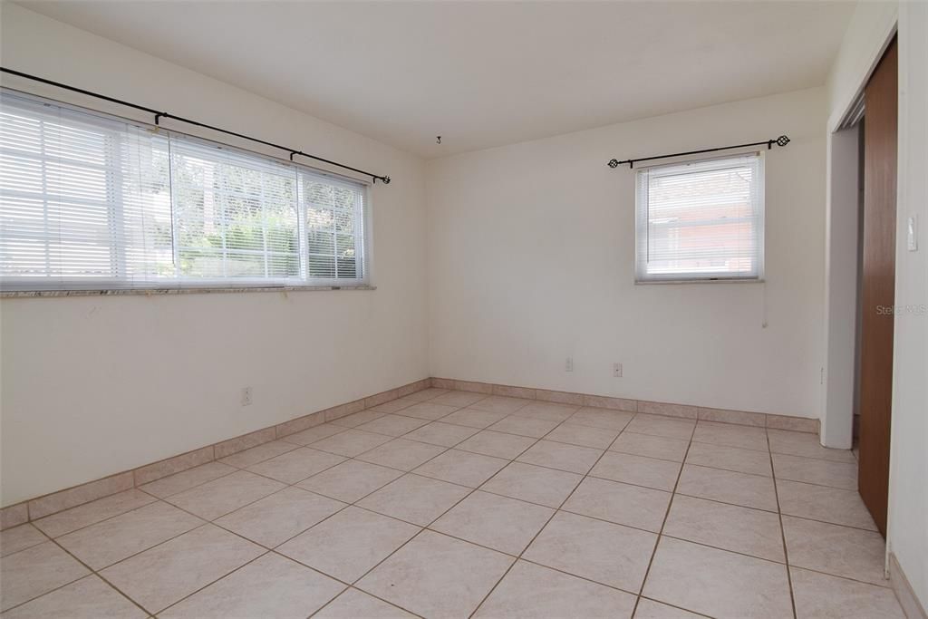 For Sale: $369,900 (2 beds, 2 baths, 1116 Square Feet)