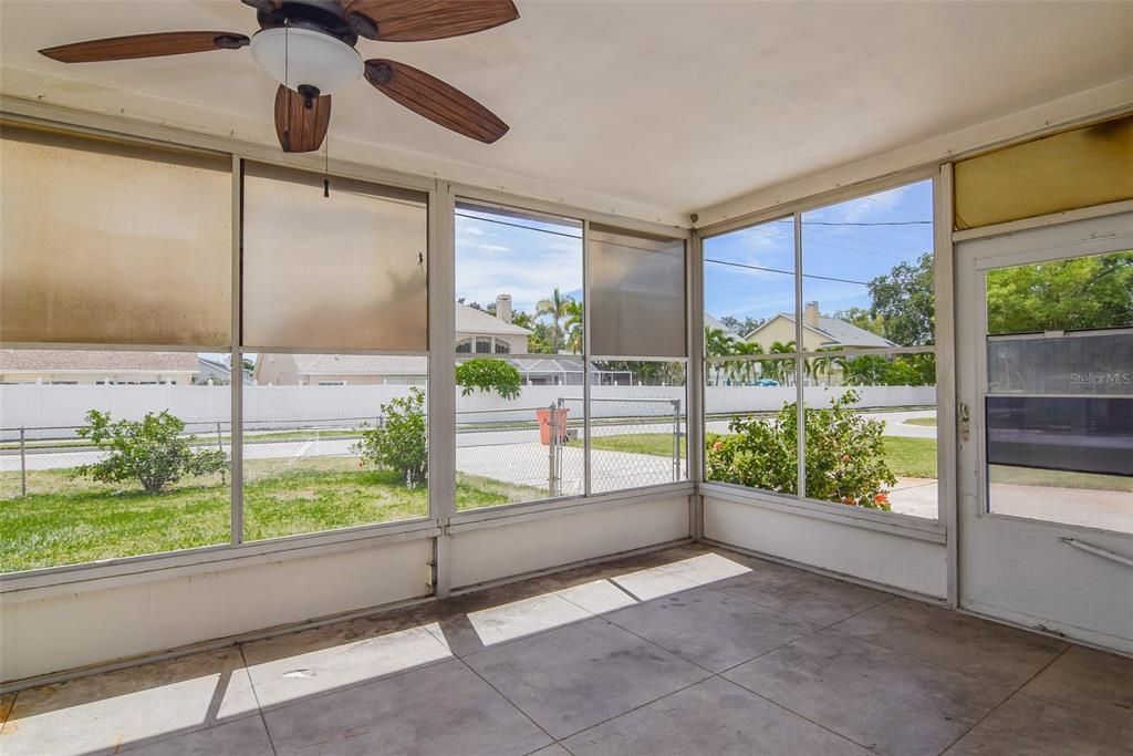 For Sale: $369,900 (2 beds, 2 baths, 1116 Square Feet)