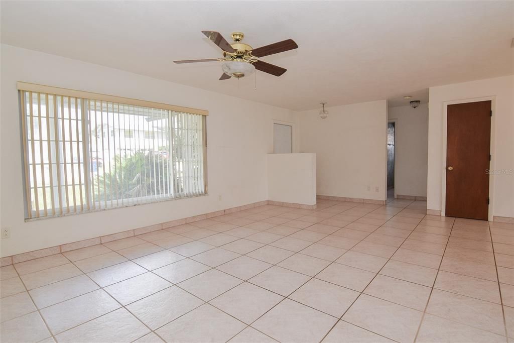 For Sale: $369,900 (2 beds, 2 baths, 1116 Square Feet)