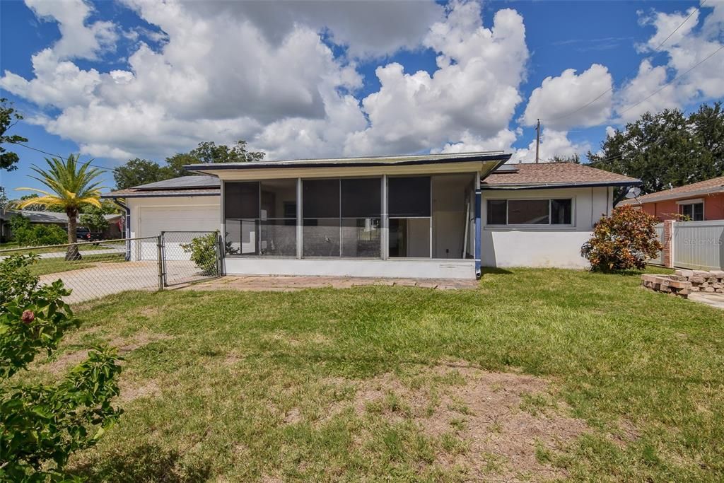 For Sale: $369,900 (2 beds, 2 baths, 1116 Square Feet)