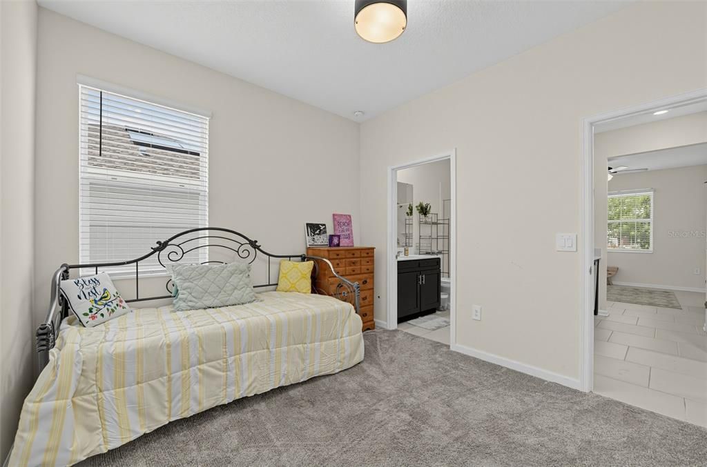 На продажу: $399,950 (4 спален, 3 ванн, 2110 Квадратных фут)