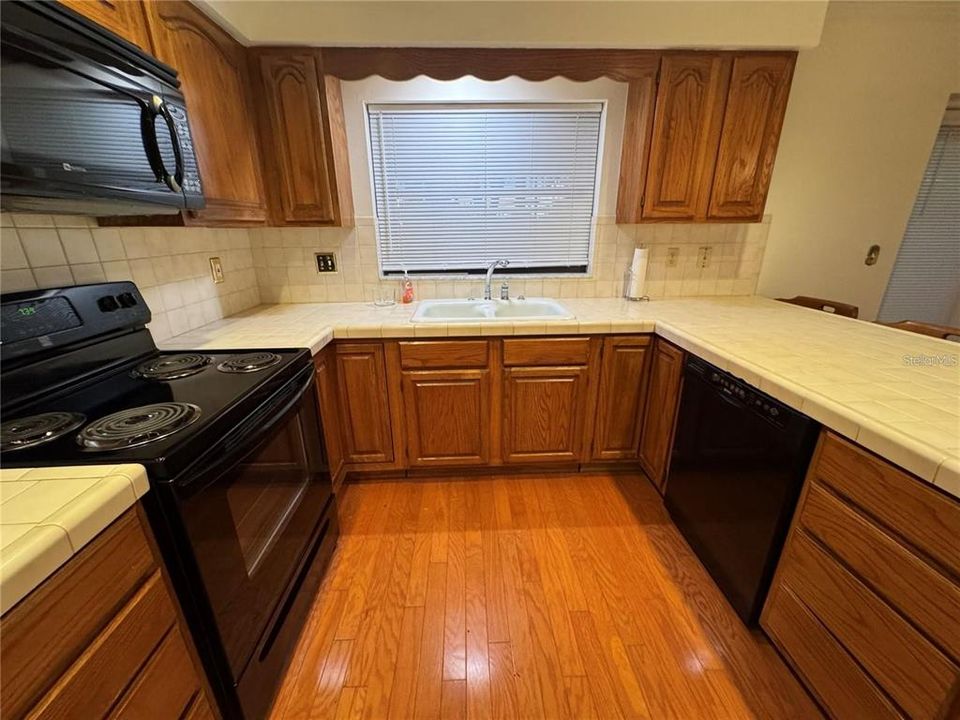 На продажу: $390,000 (3 спален, 2 ванн, 1663 Квадратных фут)