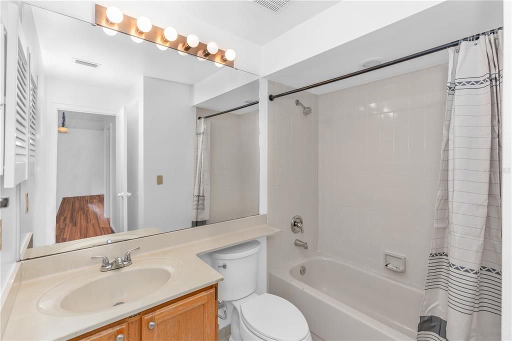 For Rent: $2,500 (3 beds, 2 baths, 1600 Square Feet)