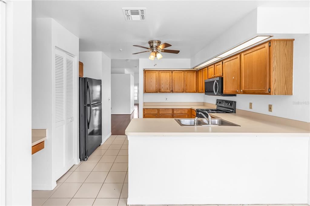 For Rent: $2,500 (3 beds, 2 baths, 1600 Square Feet)