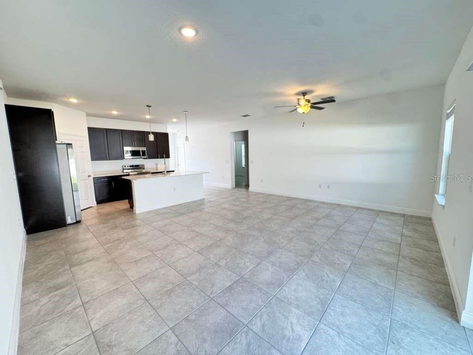 For Rent: $1,995 (4 beds, 2 baths, 1696 Square Feet)